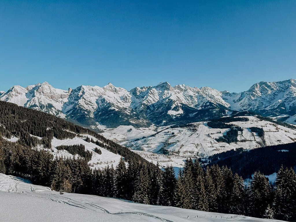 Die Region Hochkönig bietet nicht nur unzählige Wanderwege, sondern auch ein tolles Skigebiet.
